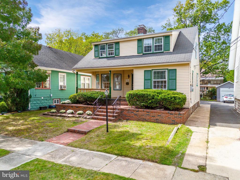 103 E KNIGHT AVENUE