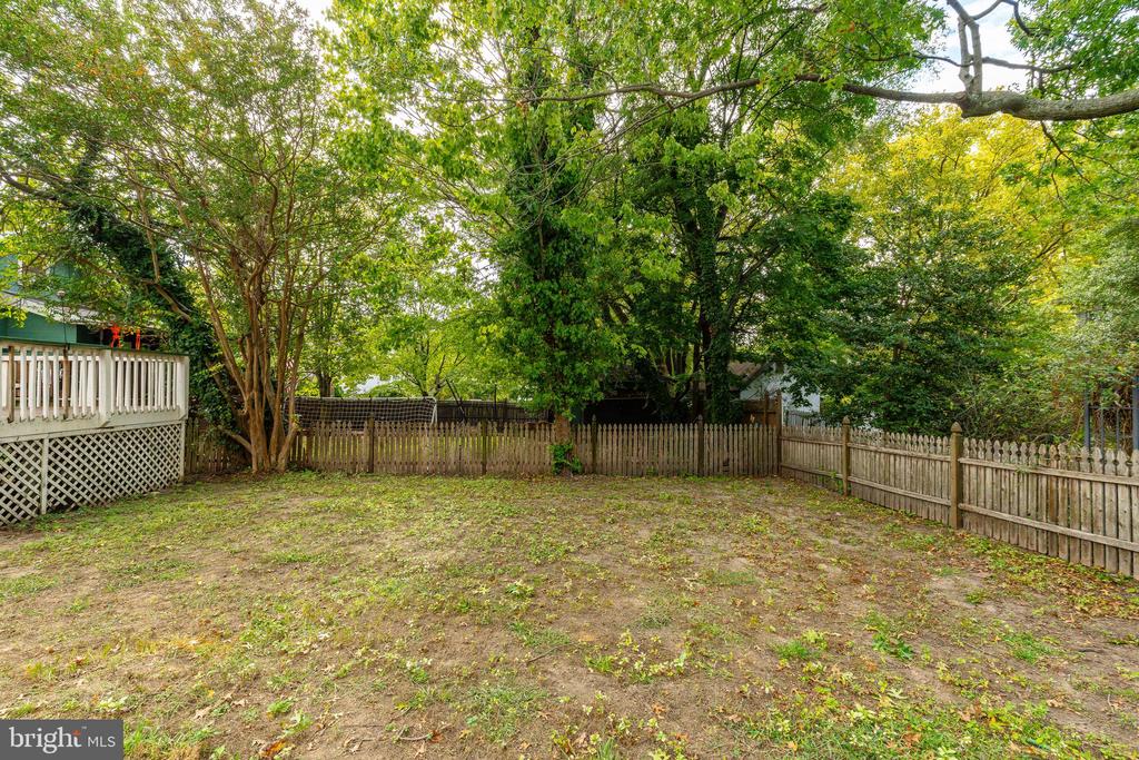 103 E KNIGHT AVENUE