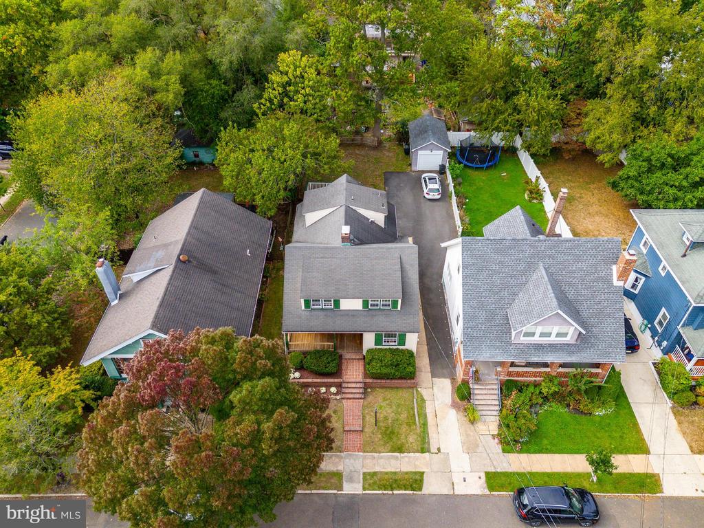 103 E KNIGHT AVENUE