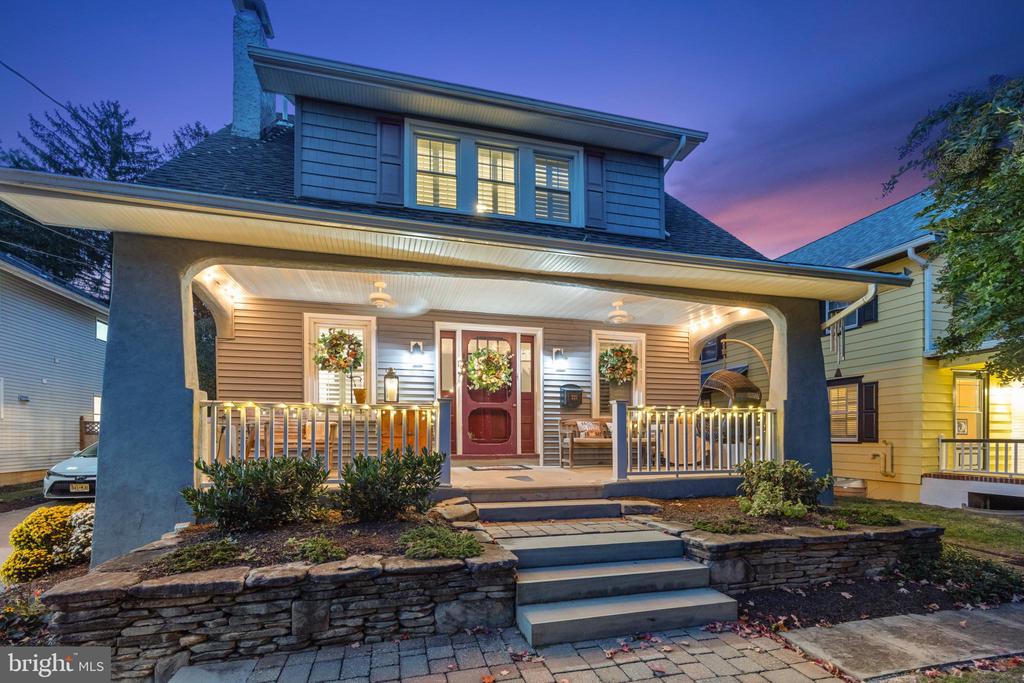 221 HOPKINS AVENUE