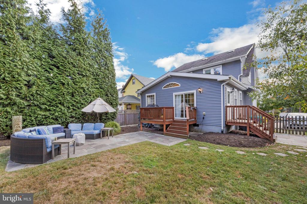 221 HOPKINS AVENUE