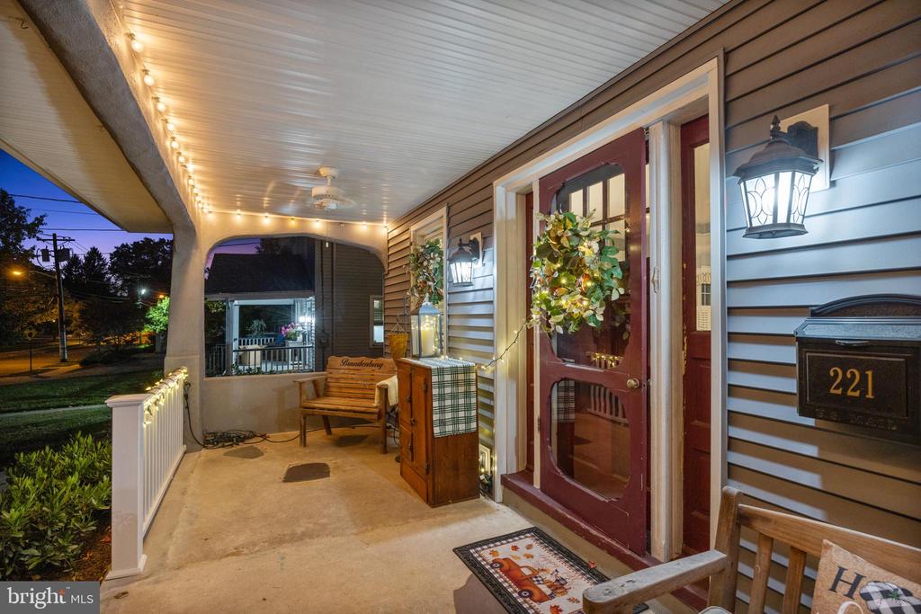 221 HOPKINS AVENUE