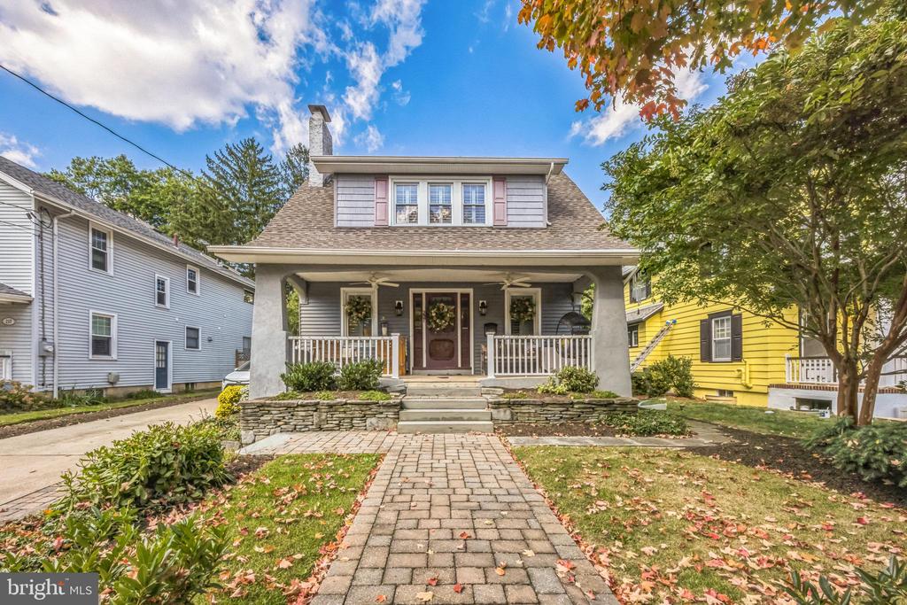 221 HOPKINS AVENUE