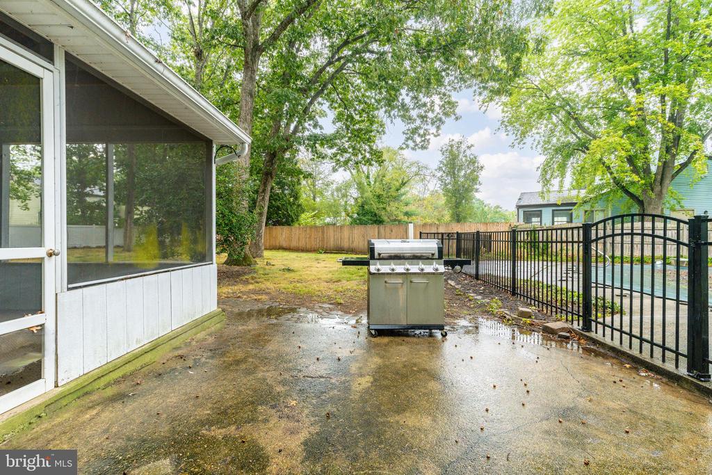 22 MILLS DRIVE