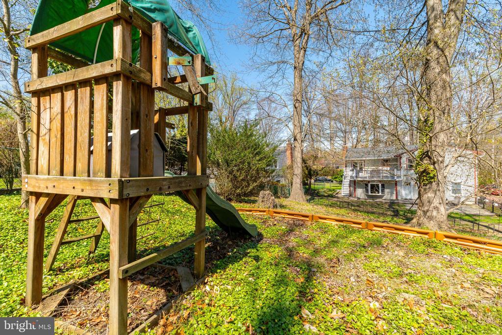 583 LAKE BOULEVARD