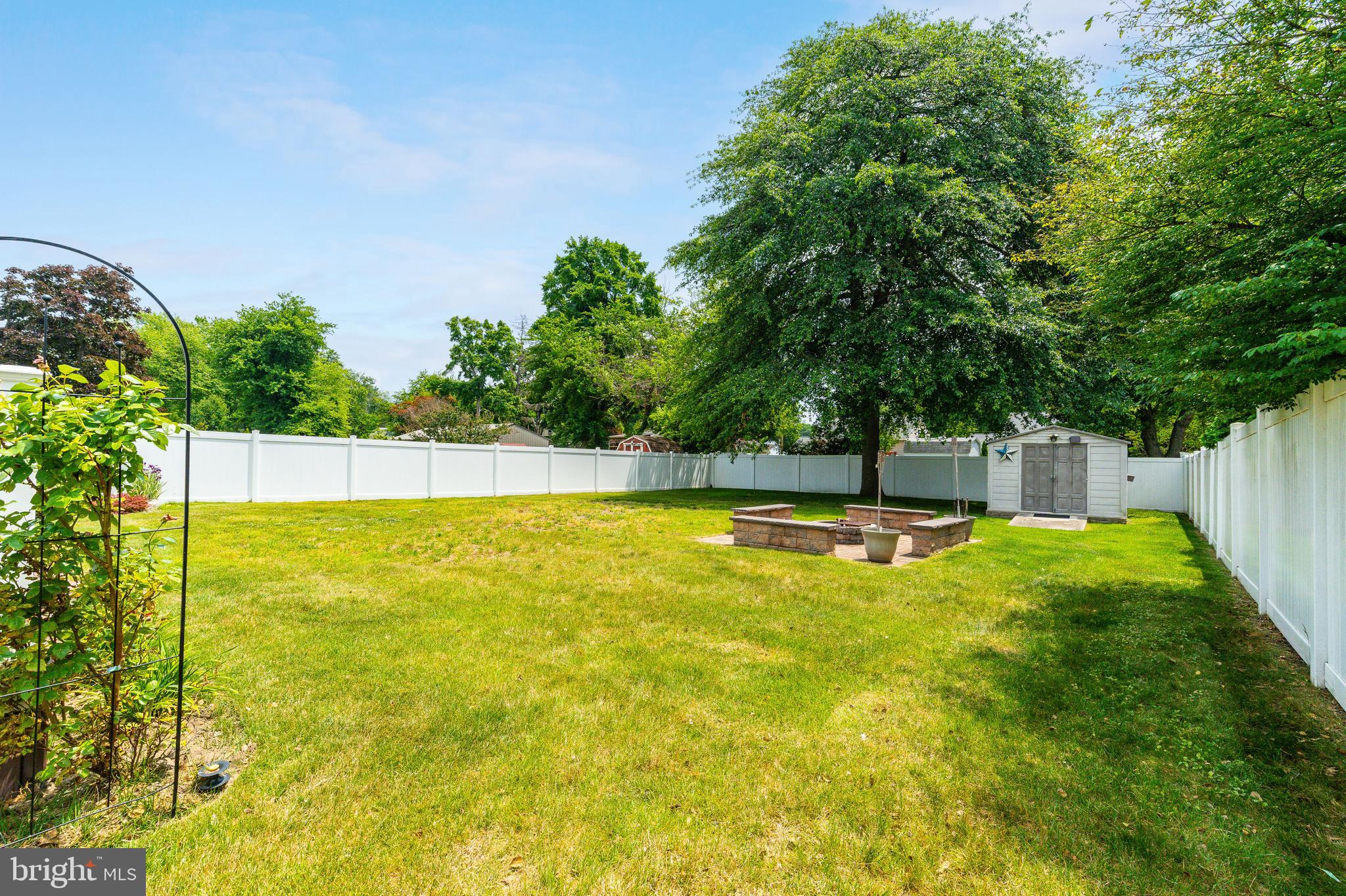 566 LYNN AVENUE
