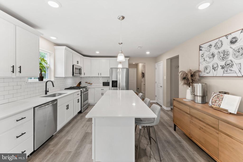 8 WHITETAIL DRIVE