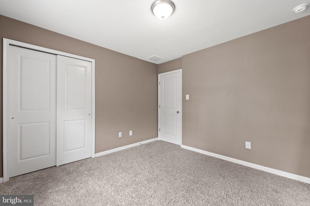 8 WHITETAIL DRIVE