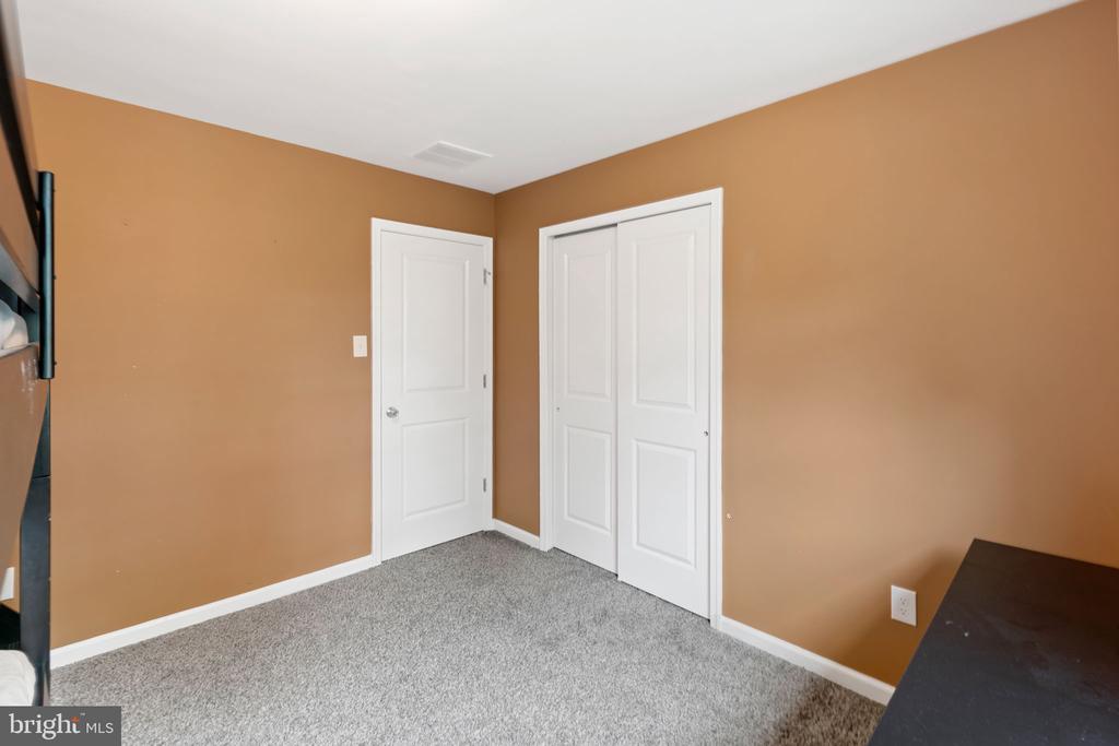 8 WHITETAIL DRIVE