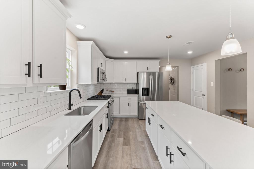 8 WHITETAIL DRIVE
