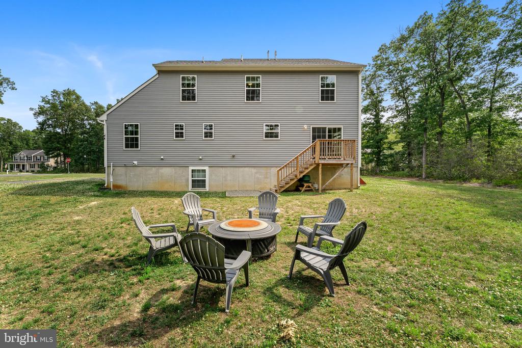 8 WHITETAIL DRIVE