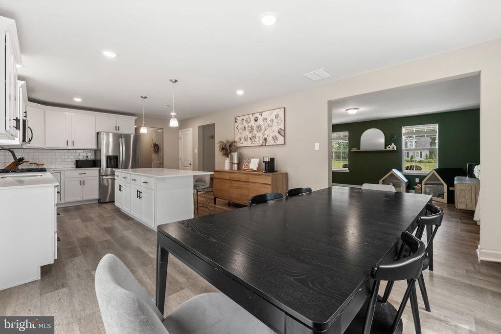 8 WHITETAIL DRIVE