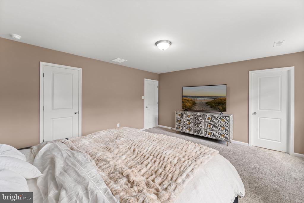 8 WHITETAIL DRIVE