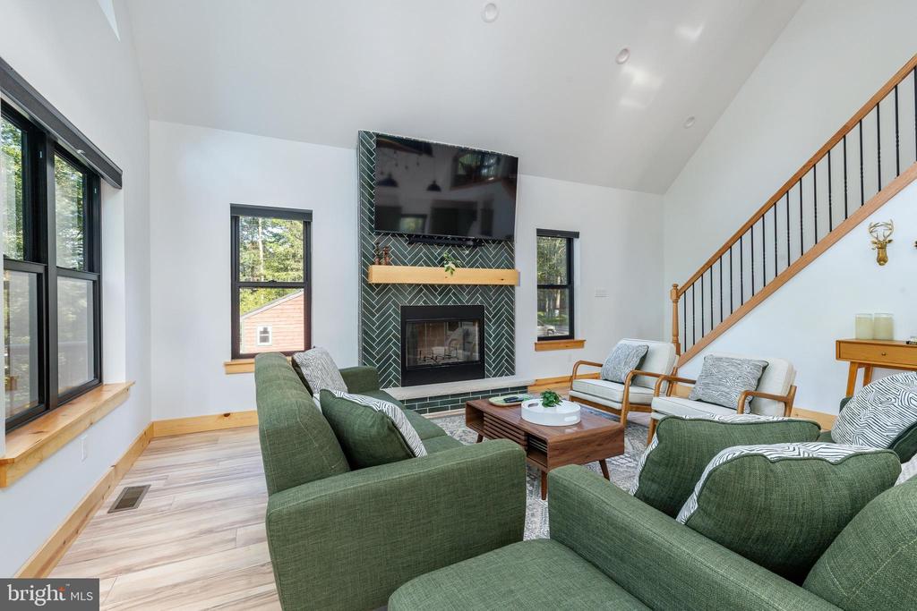 6 ALDER LANE