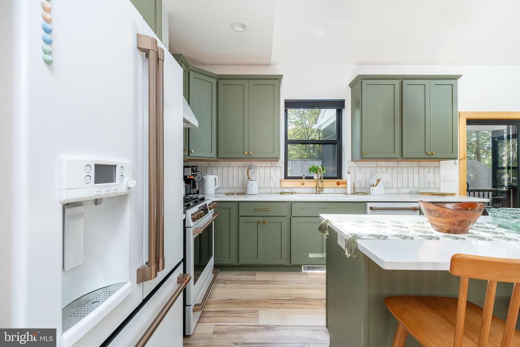 6 ALDER LANE