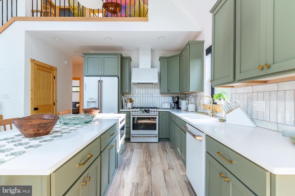6 ALDER LANE