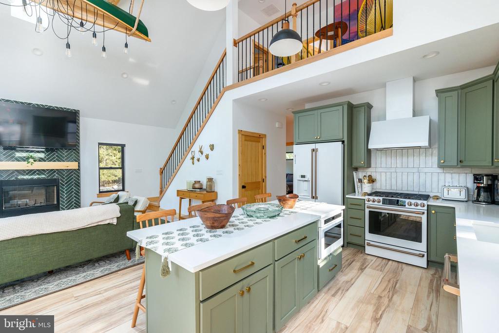 6 ALDER LANE
