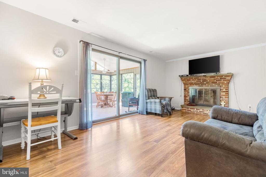 3405 WINDSOR LANE