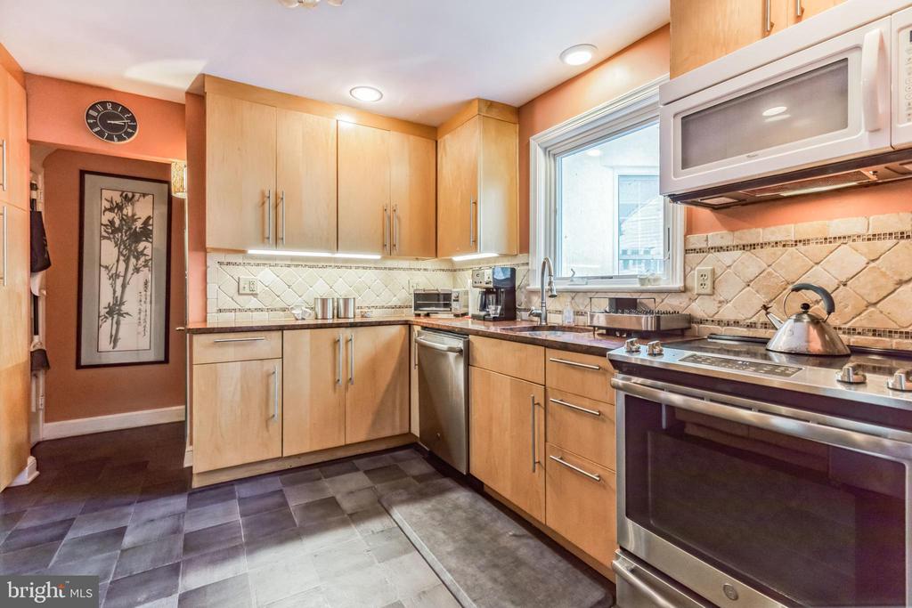 5 PLUSH MILL ROAD