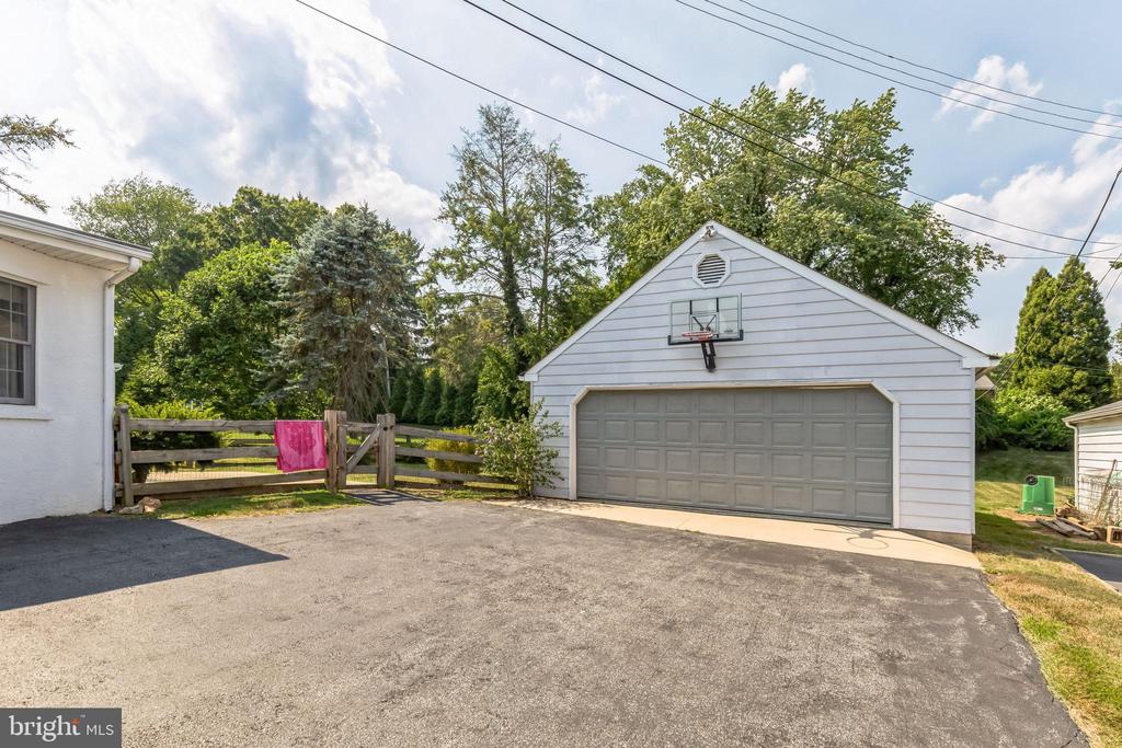 5 PLUSH MILL ROAD
