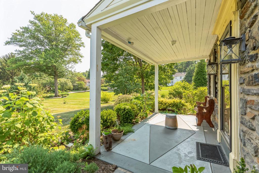5 PLUSH MILL ROAD