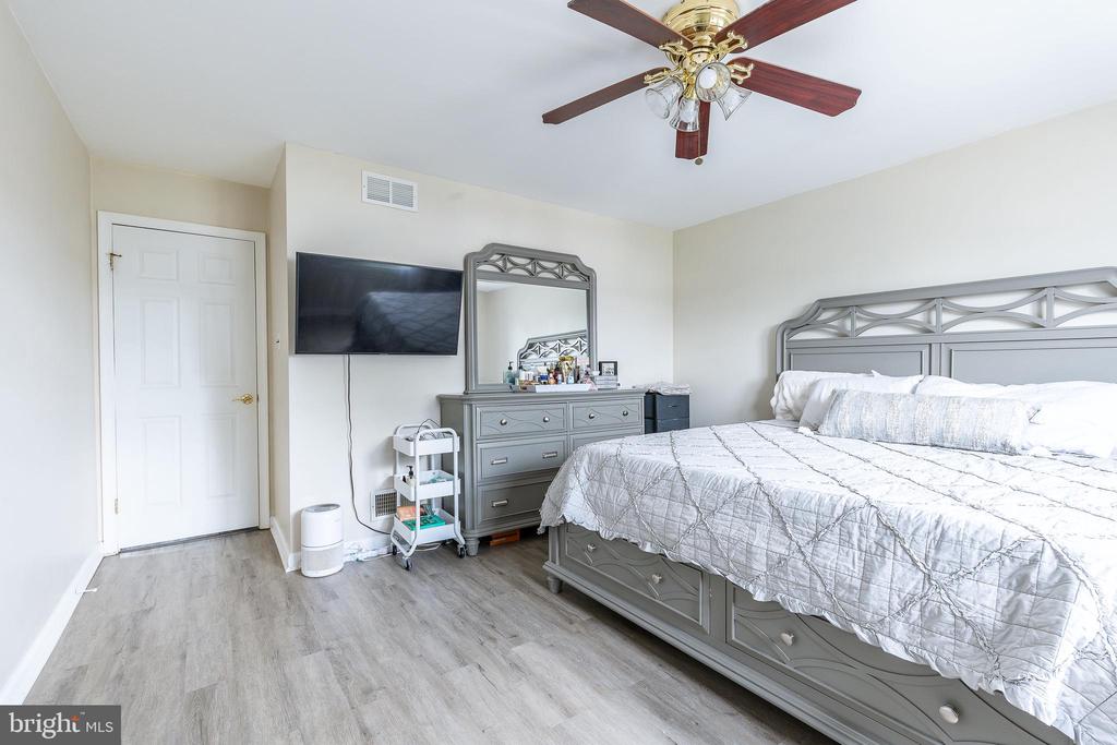 1230 NICOLE LANE