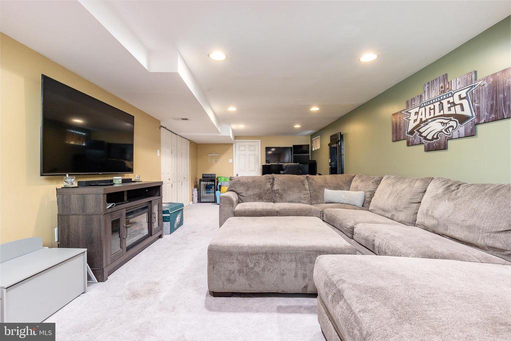 1230 NICOLE LANE
