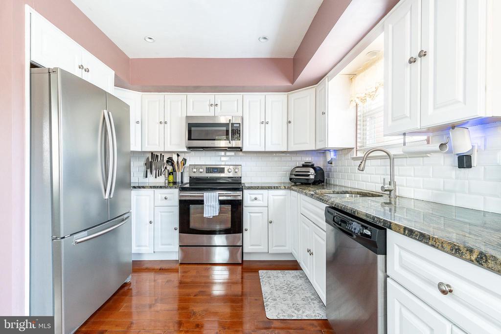 1230 NICOLE LANE
