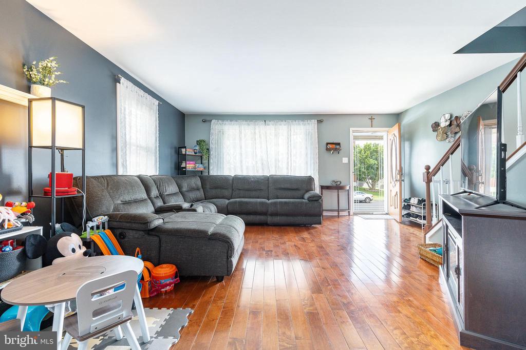 1230 NICOLE LANE