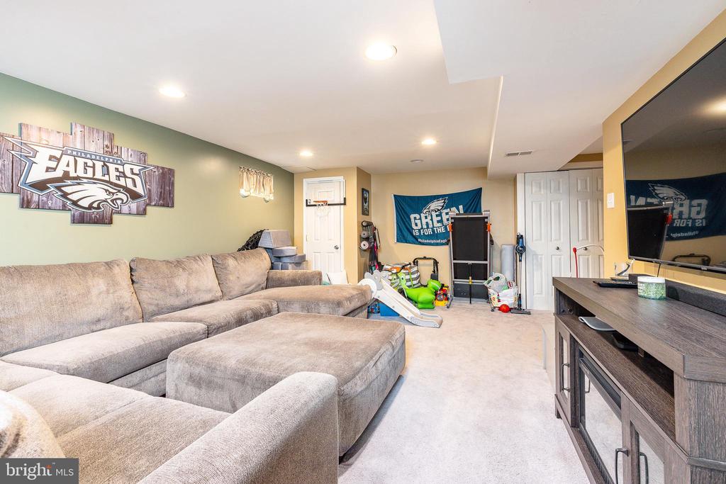 1230 NICOLE LANE