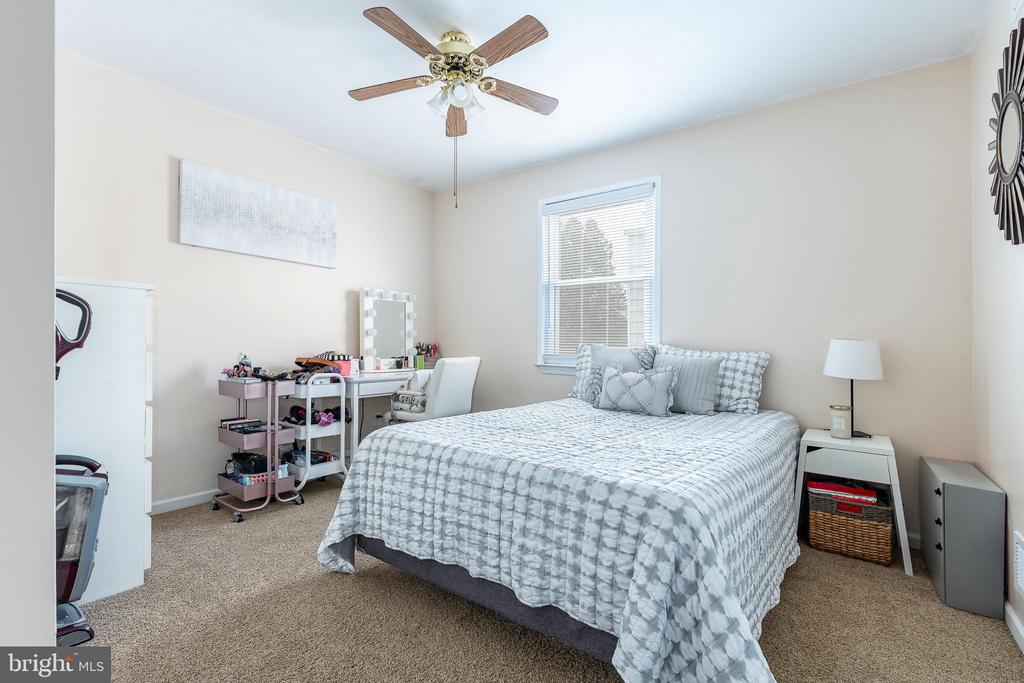 1230 NICOLE LANE