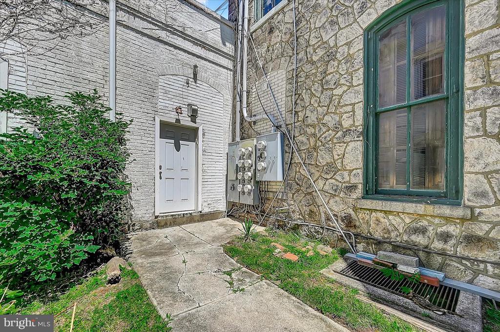 907 DEKALB STREET