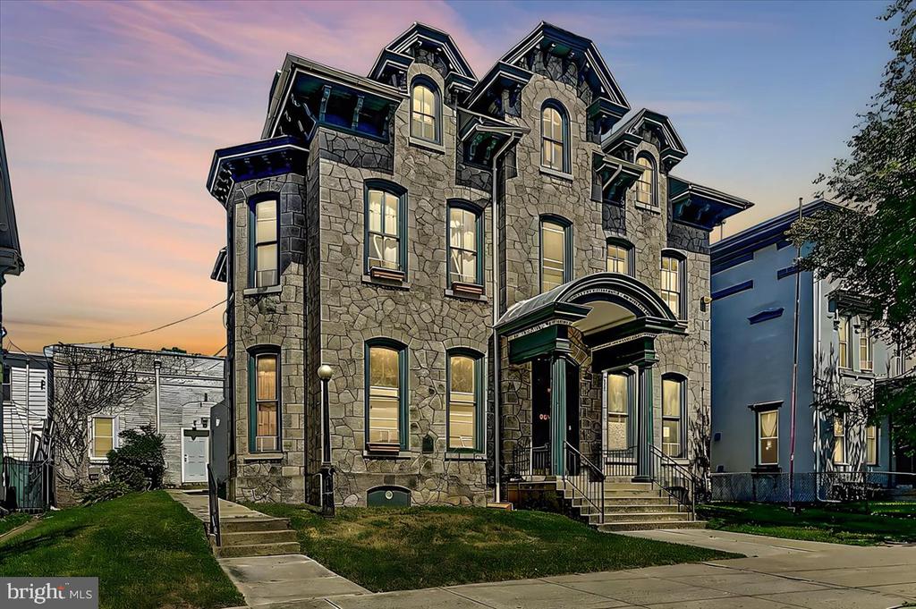 907 DEKALB STREET