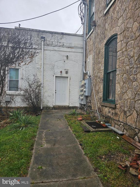 907 DEKALB STREET