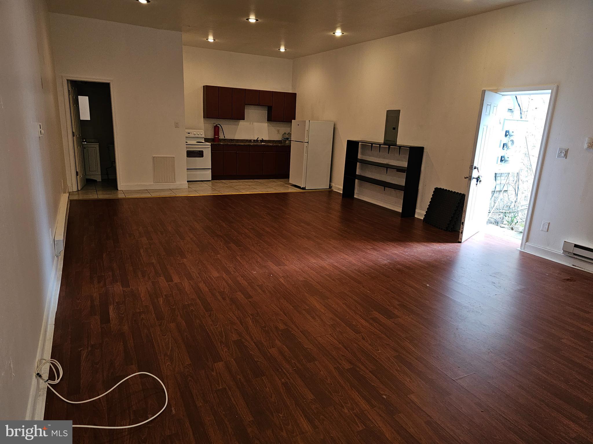 907 DEKALB STREET