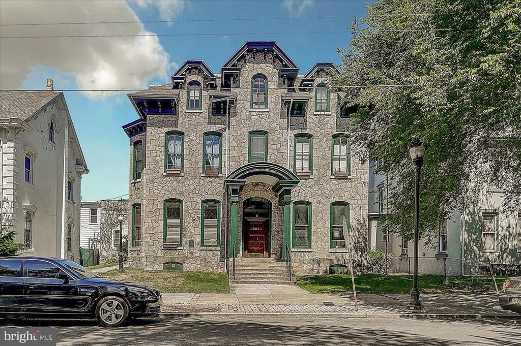 907 DEKALB STREET