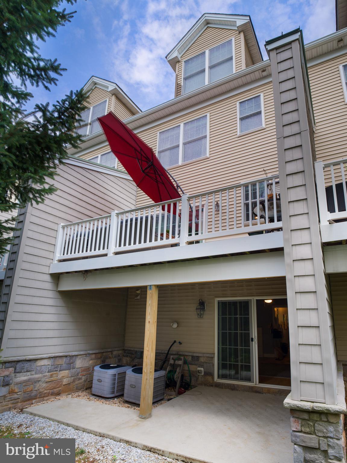 232 W SPRING AVENUE