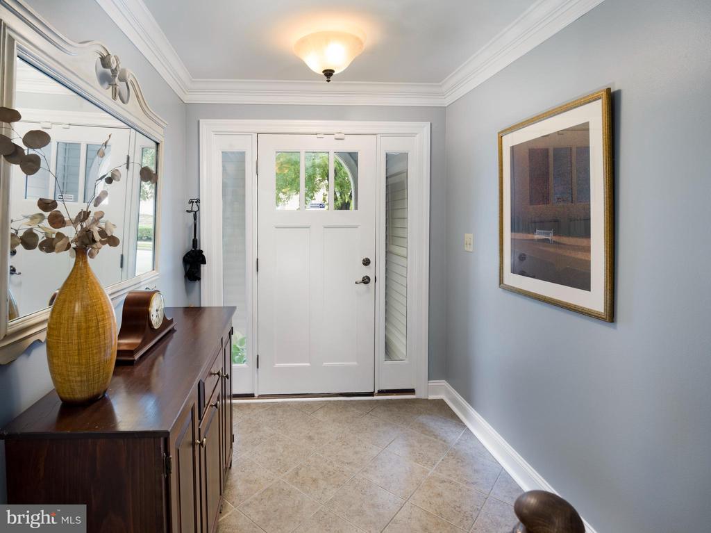 232 W SPRING AVENUE