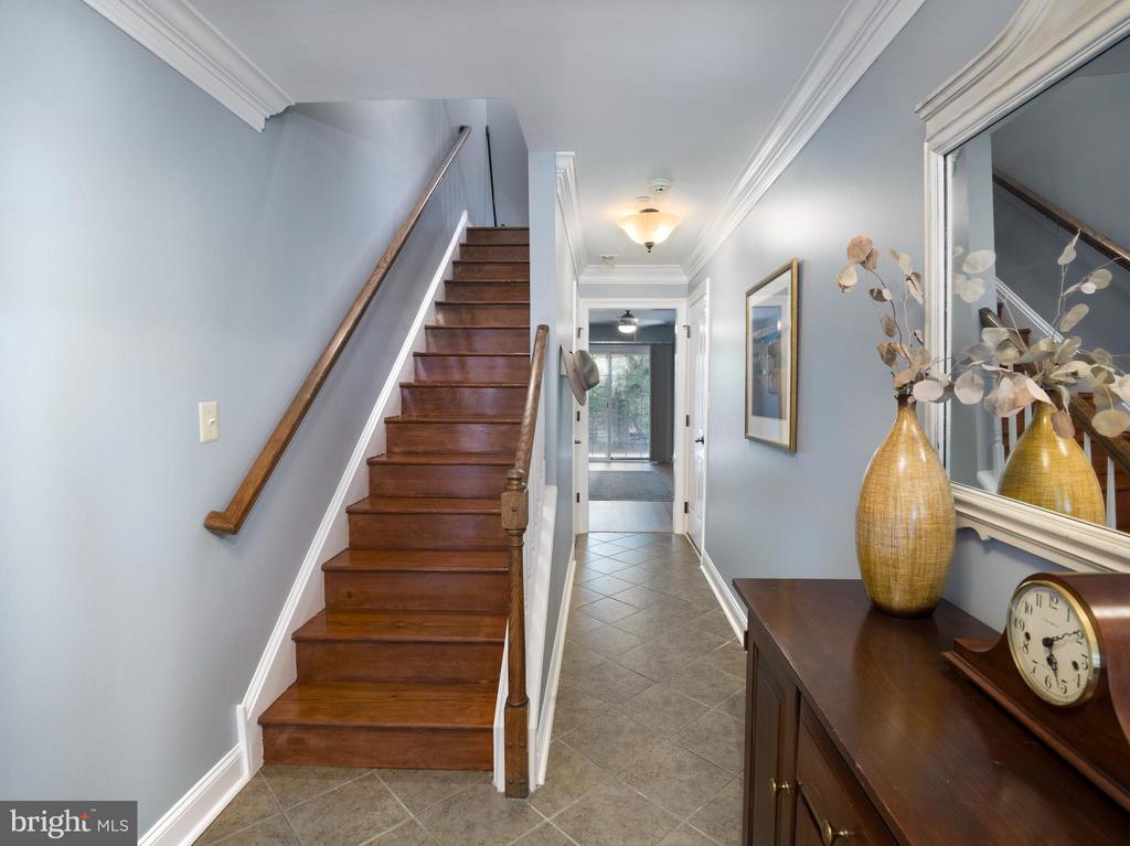 232 W SPRING AVENUE