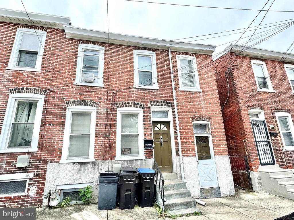 646 E MOORE STREET