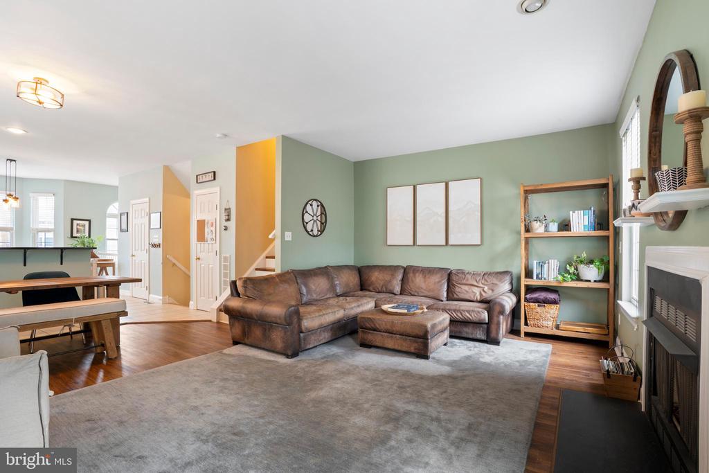 820 SPRING MILL AVENUE