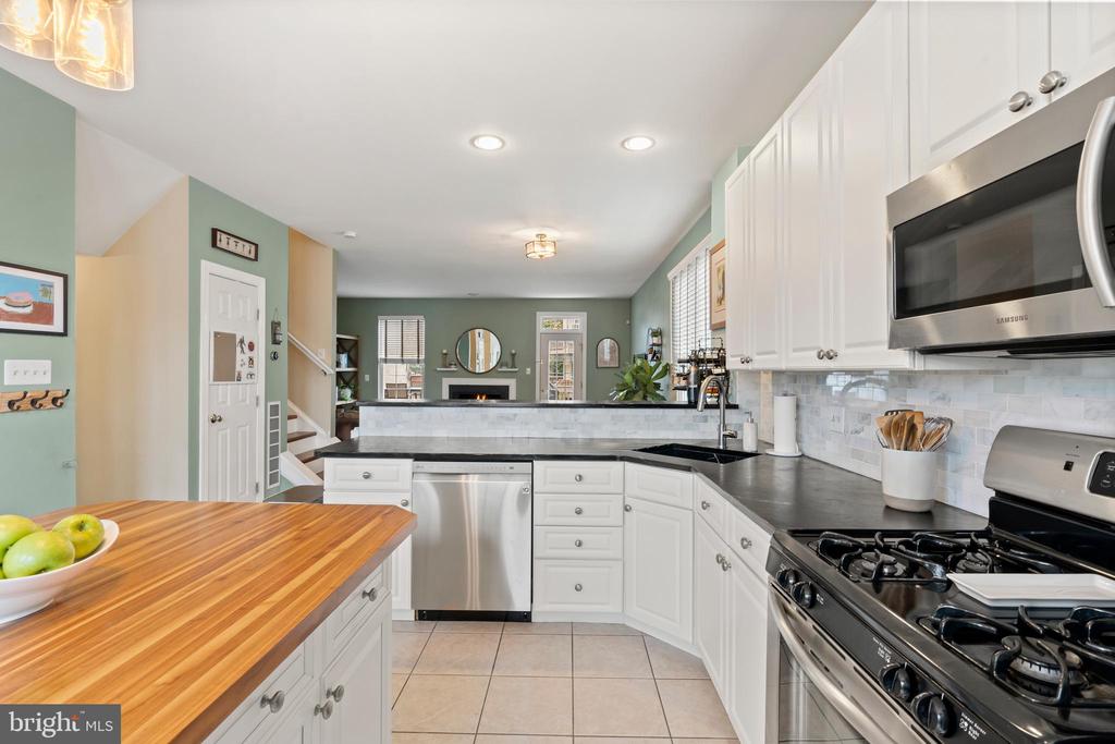 820 SPRING MILL AVENUE