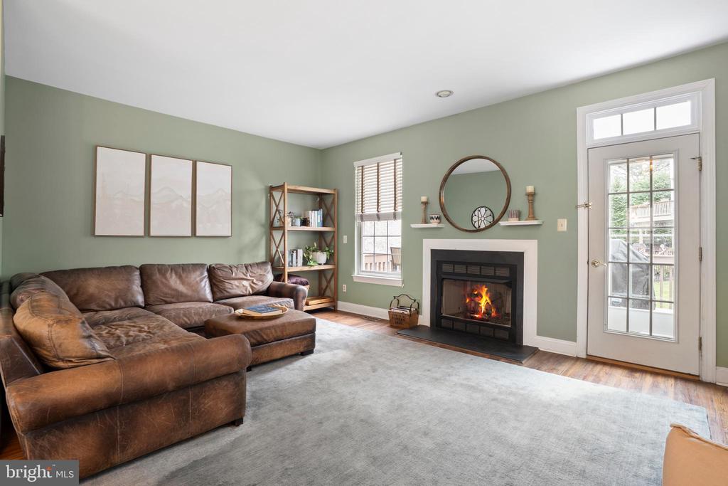 820 SPRING MILL AVENUE