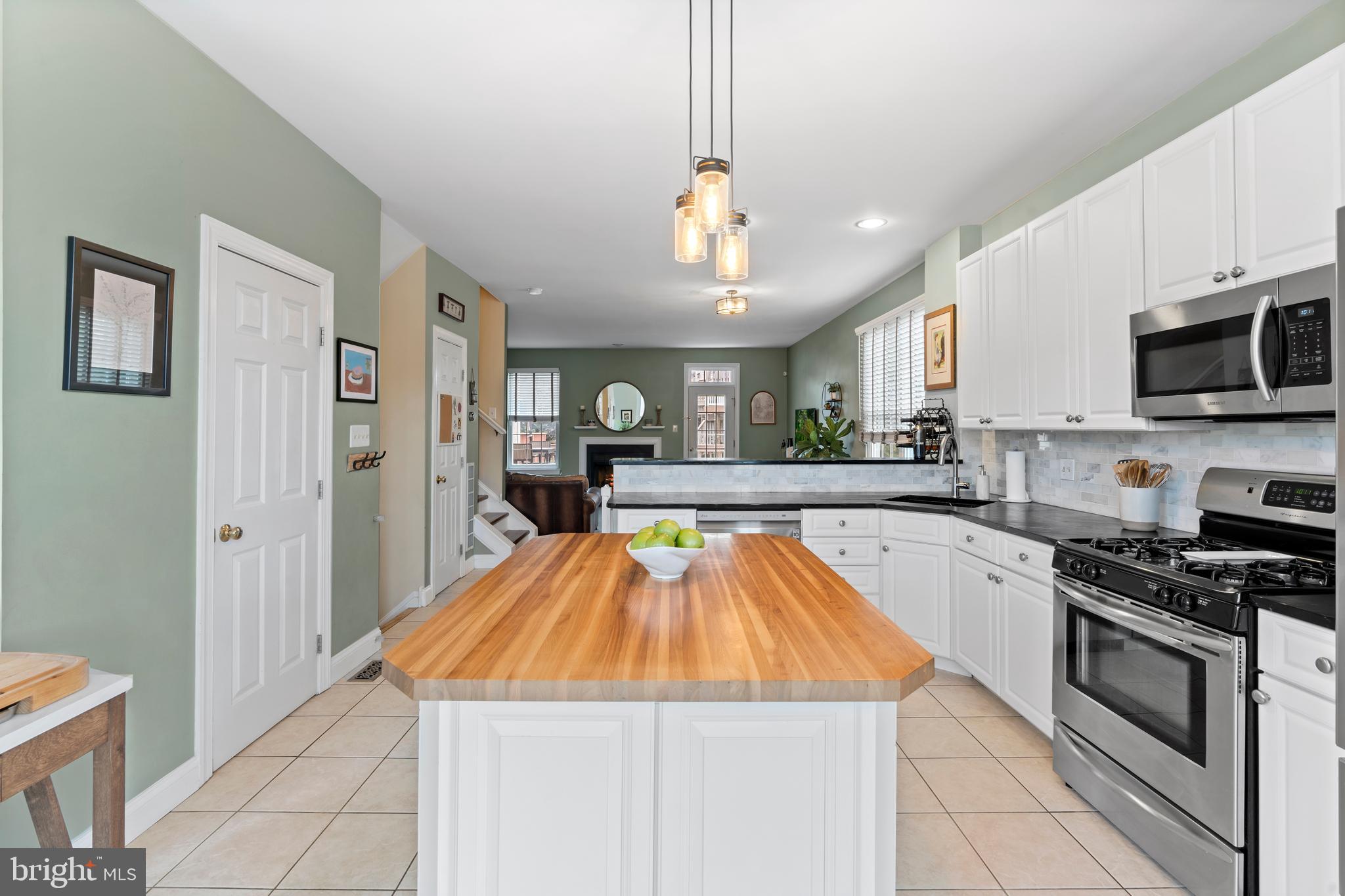 820 SPRING MILL AVENUE