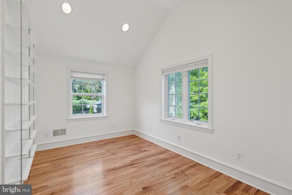 407 SHORTRIDGE DRIVE