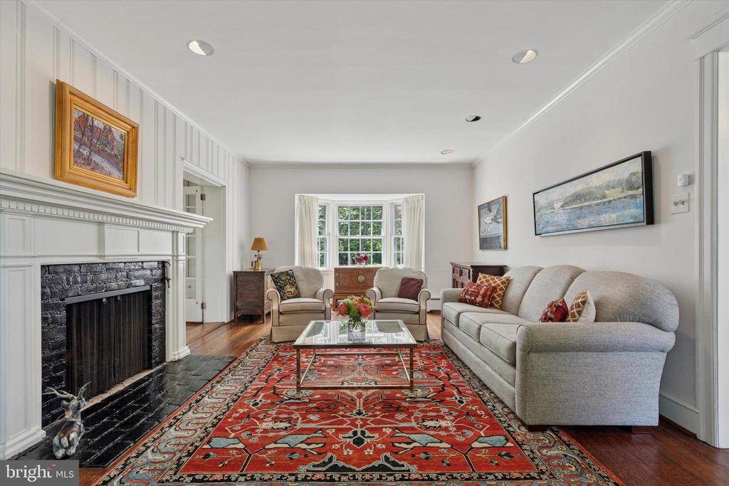 252 HATHAWAY LANE