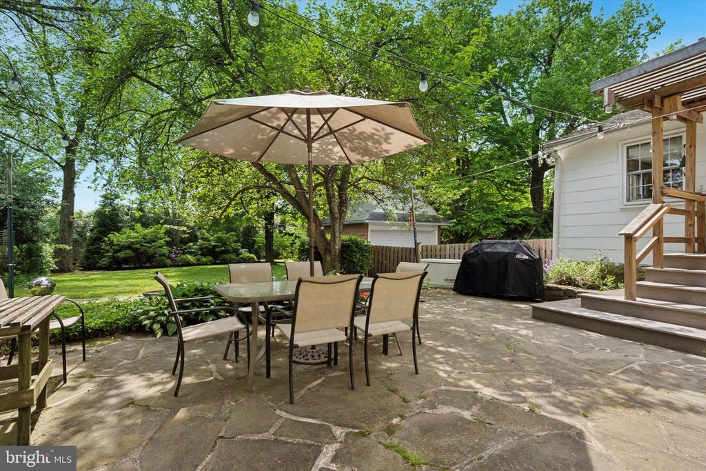 252 HATHAWAY LANE
