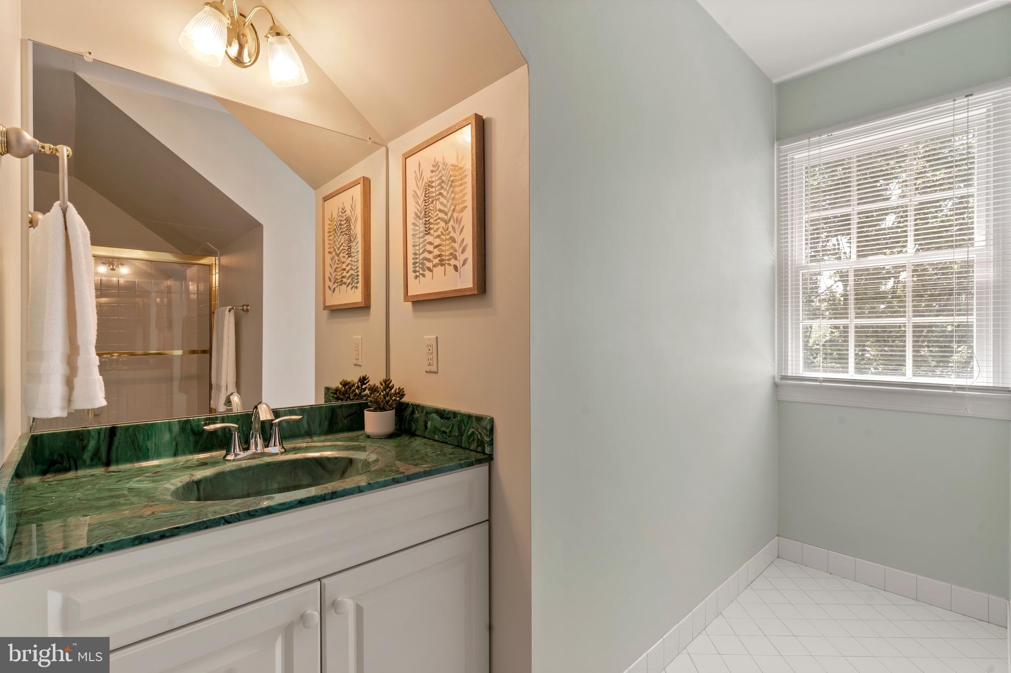 1145 PENLLYN BLUE BELL PIKE