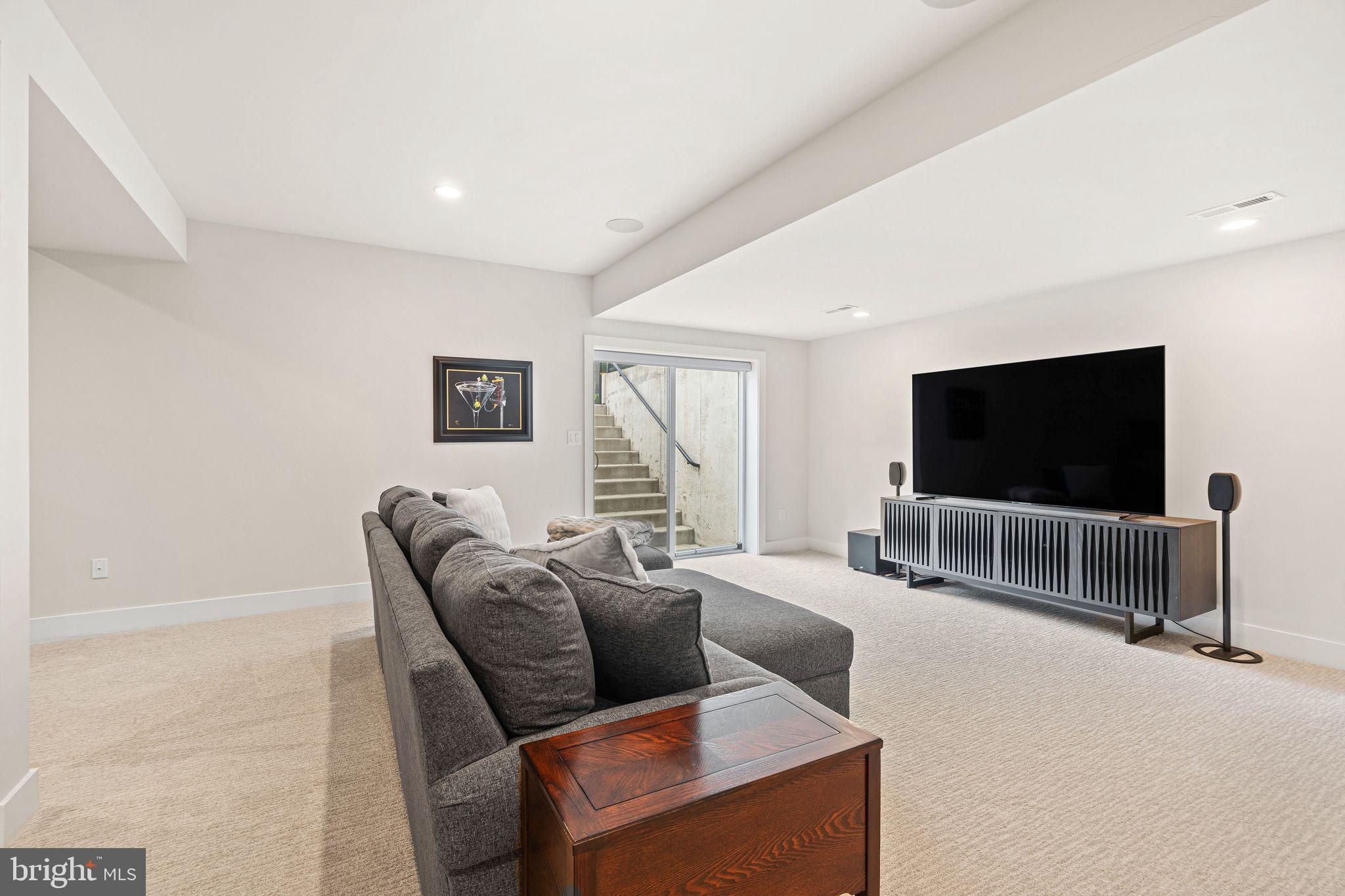 2648 HAWTHORN DRIVE