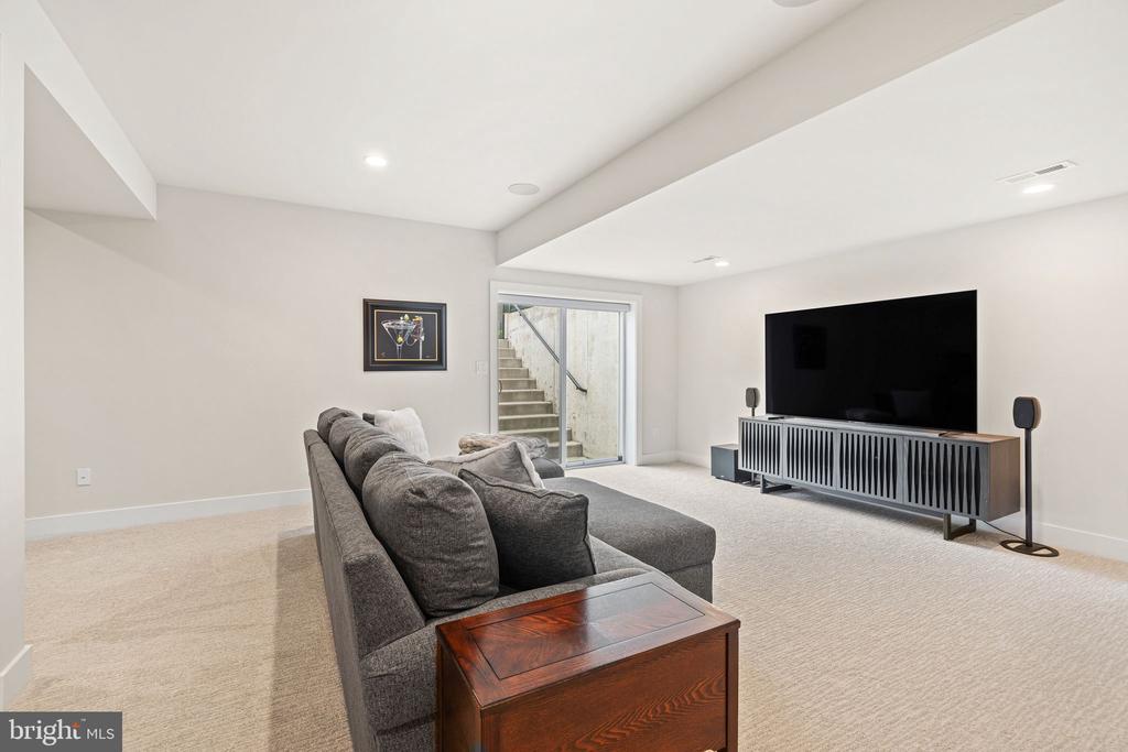 2648 HAWTHORN DRIVE